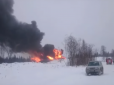 Загасити не можуть: У мережі показали, як в РФ продовжує палати нафтова свердловина (відео)
