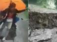 На Франківщині розмита дорога обвалилася прямо під ногами дітей (відео)