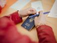 Паспорти придбали за хабар, в Україні ніколи не бували: Роми обманювали швейцарську владу, прикидаючись... українцями